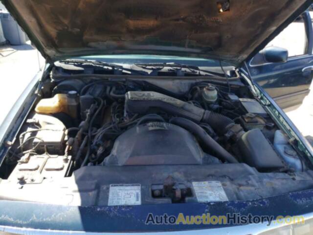 FORD CROWN VIC, 2FALP73W9RX209520