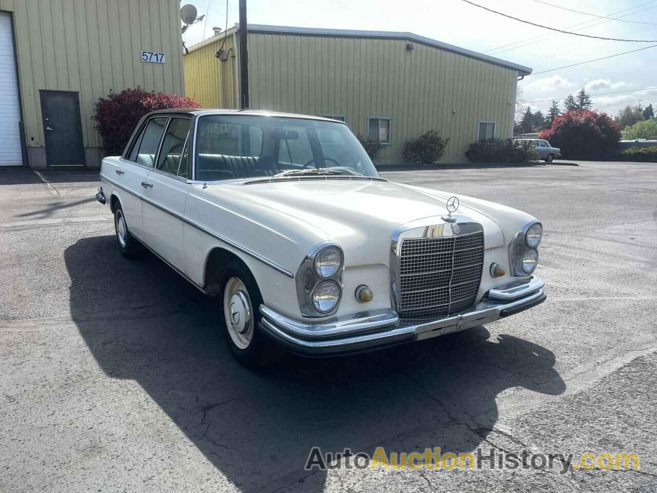 1967 MERCEDES-BENZ 250-CLASS, 10801412033031