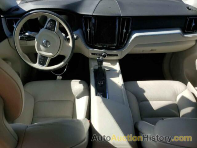 VOLVO XC60 T5 MOMENTUM, YV4102RK8J1008442