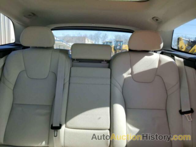 VOLVO XC60 T5 MOMENTUM, YV4102RK8J1008442