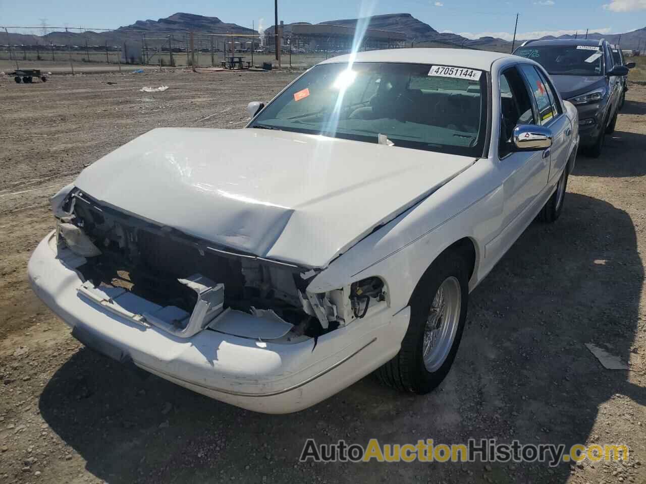 FORD CROWN VIC LX, 2FAFP74W9YX127636