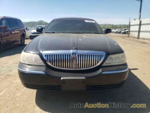 LINCOLN TOWNCAR SIGNATURE, 1LNHM81WX7Y610486