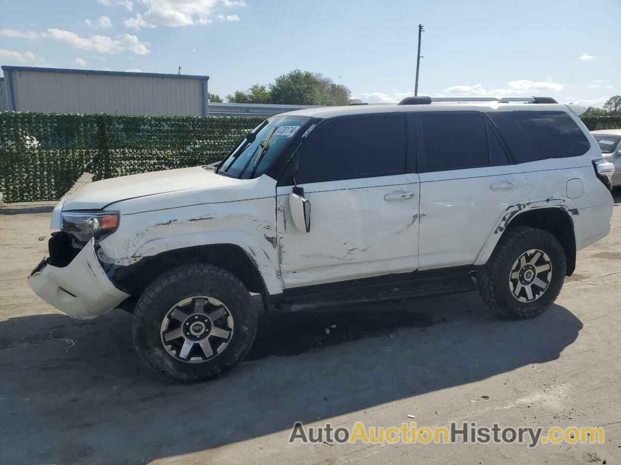 TOYOTA 4RUNNER SR5, JTEBU5JR3K5666892