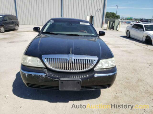 LINCOLN TOWNCAR SIGNATURE, 1LNHM82W23Y700336