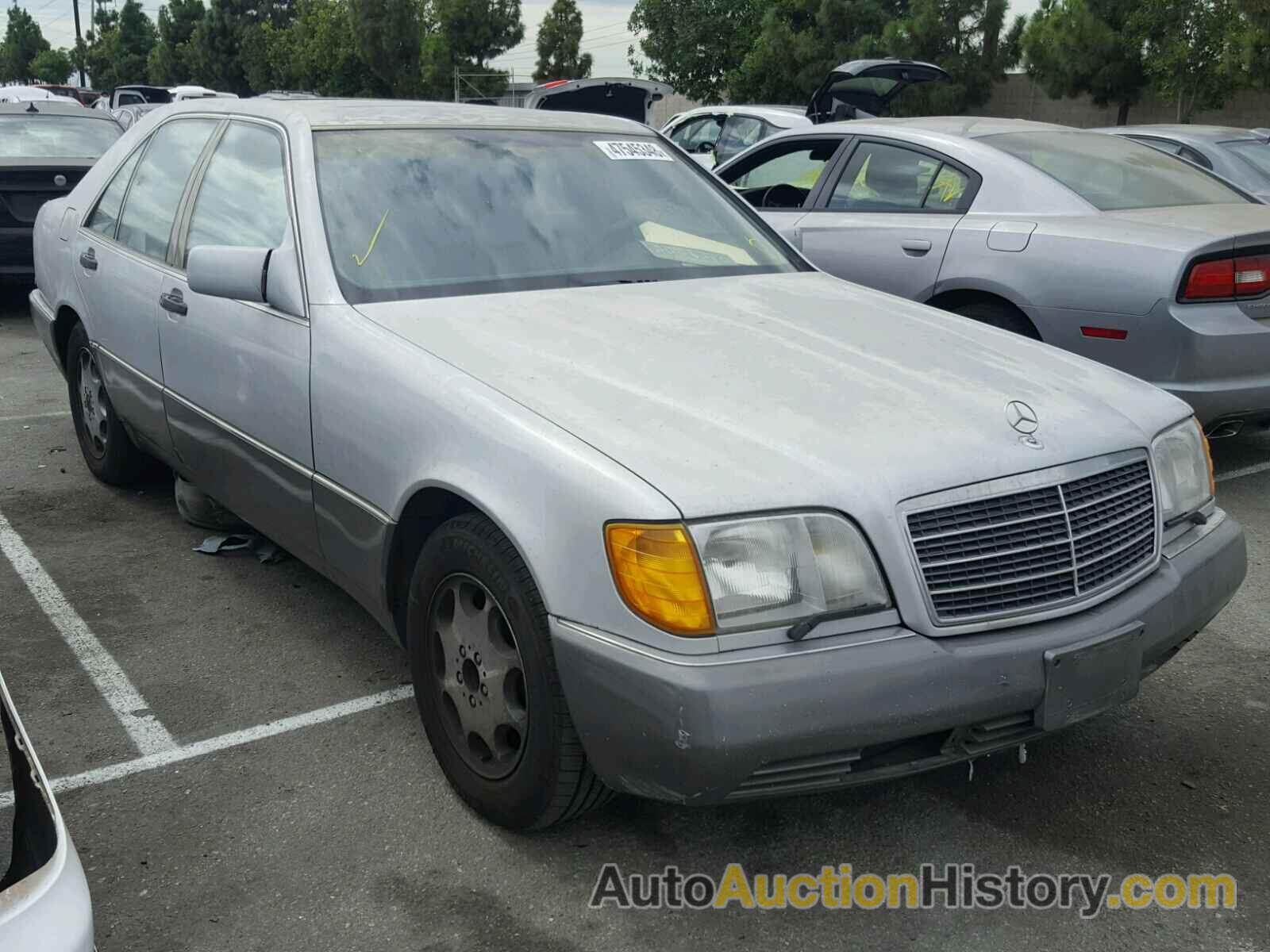 1992 MERCEDES-BENZ 300 SE, WDBGA32E2NA049626