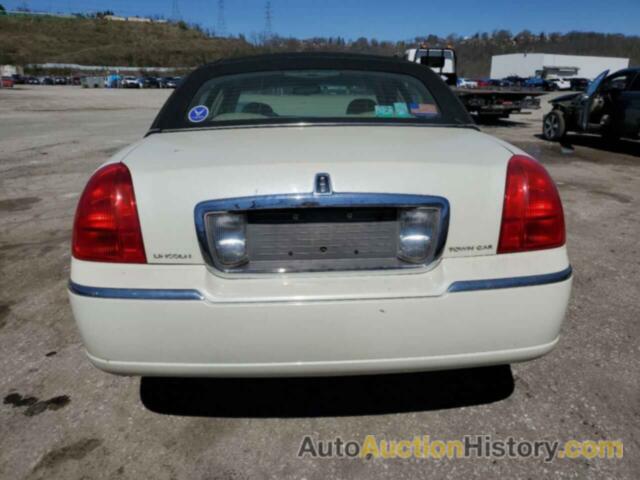 LINCOLN TOWNCAR SIGNATURE, 1LNHM81W26Y603160