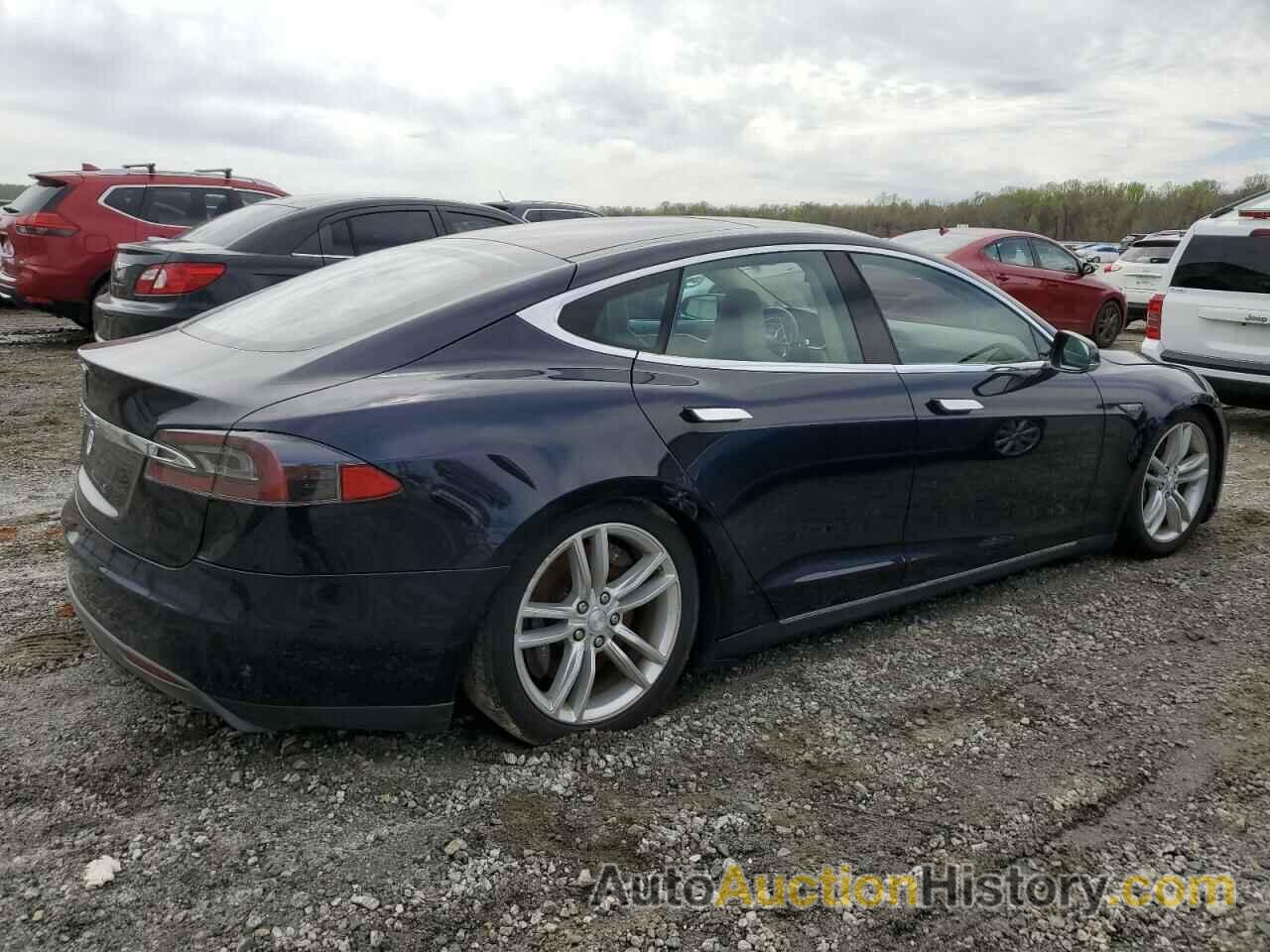 TESLA MODEL S, 5YJSA1CG4DFP03564