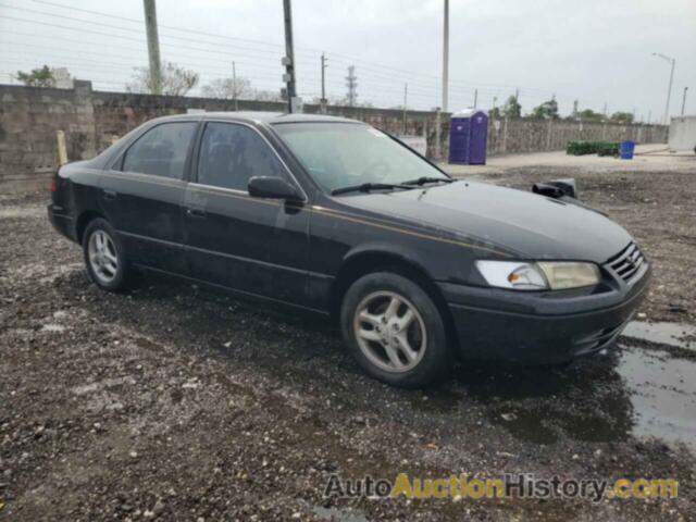 TOYOTA CAMRY LE, JT2BF28K8W0135107