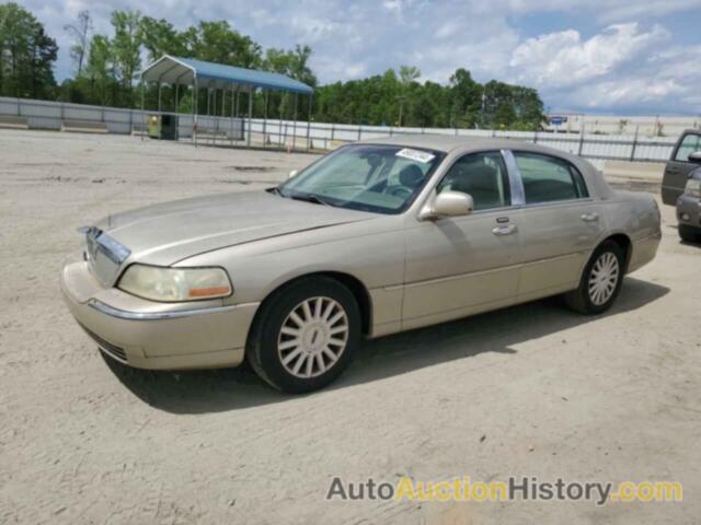 LINCOLN TOWNCAR SIGNATURE, 1LNHM81W15Y601320