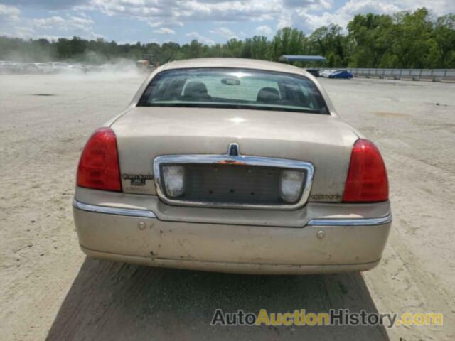 LINCOLN TOWNCAR SIGNATURE, 1LNHM81W15Y601320