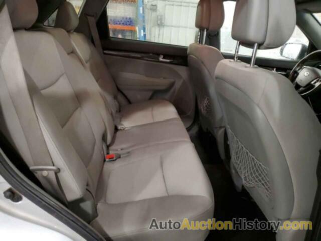 KIA SORENTO BASE, 5XYKTCA68CG290653