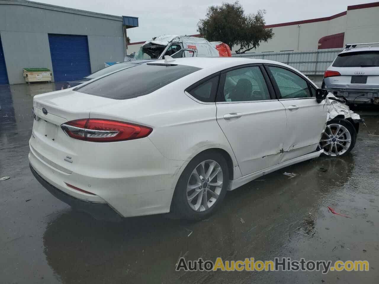 FORD FUSION SE, 3FA6P0HD8LR120247