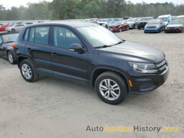 VOLKSWAGEN TIGUAN S, WVGBV3AX4EW520967