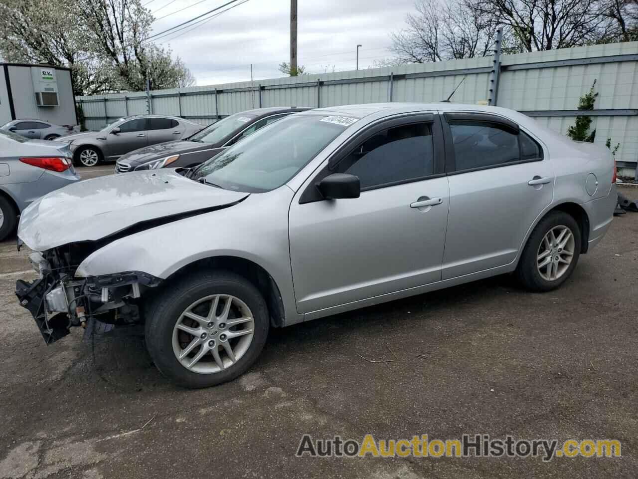 FORD FUSION S, 3FAHP0GA8CR105201