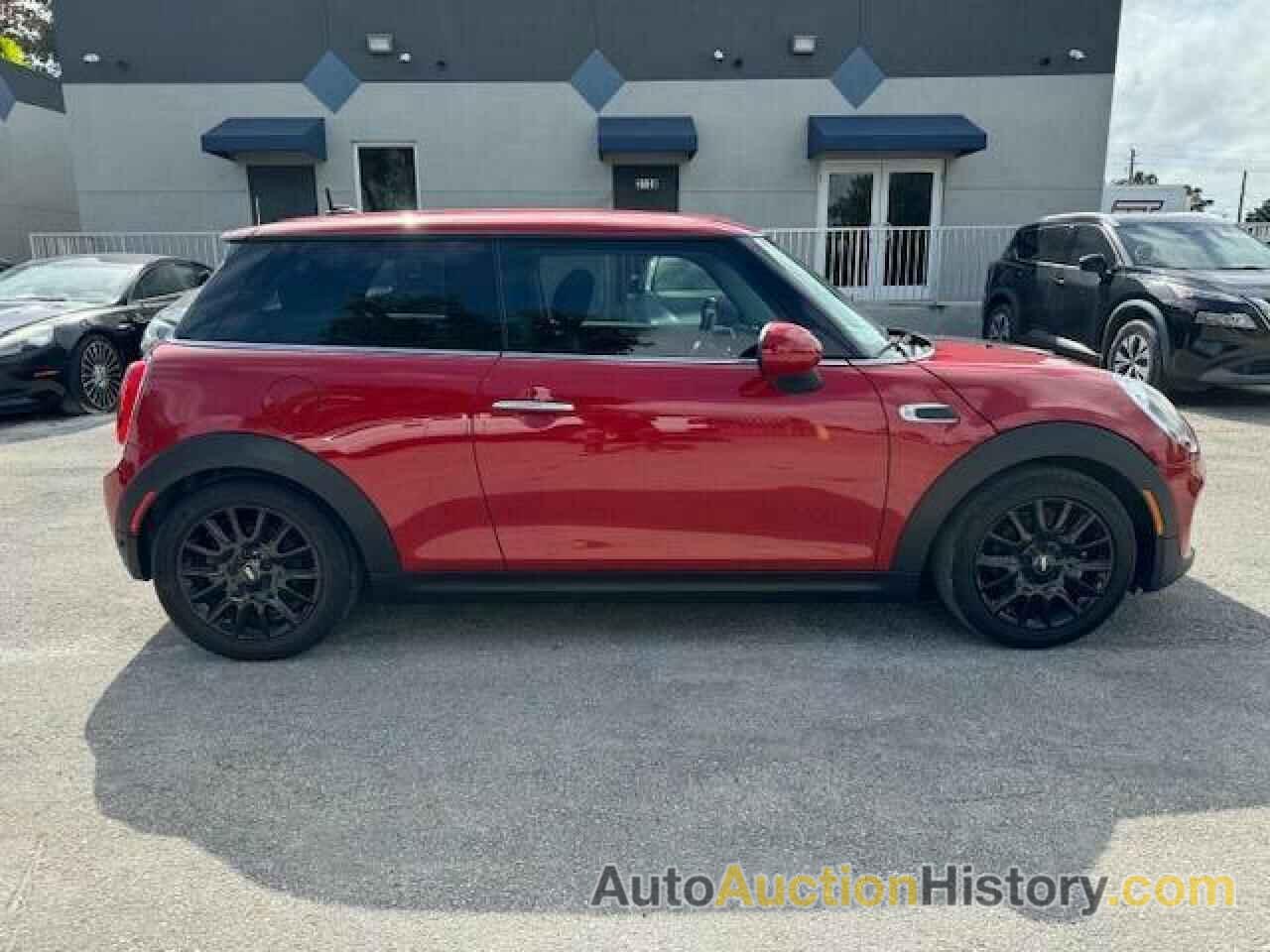 MINI COOPER, WMWXP5C50J2G63900