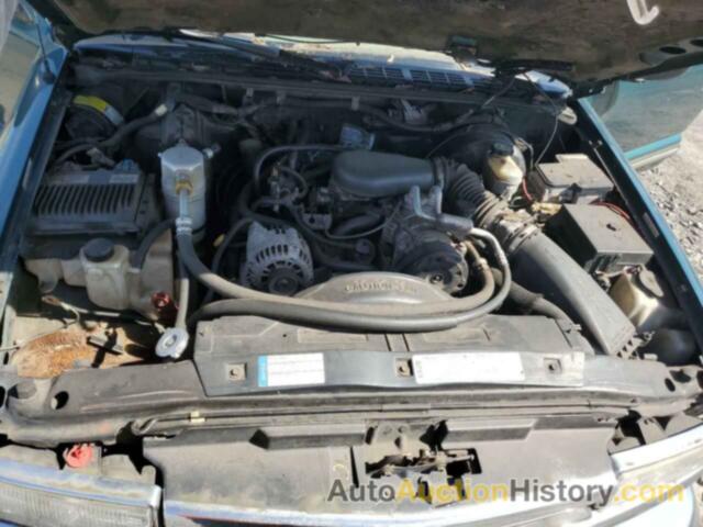 CHEVROLET S10 S10, 1GCCS19X5W8104460