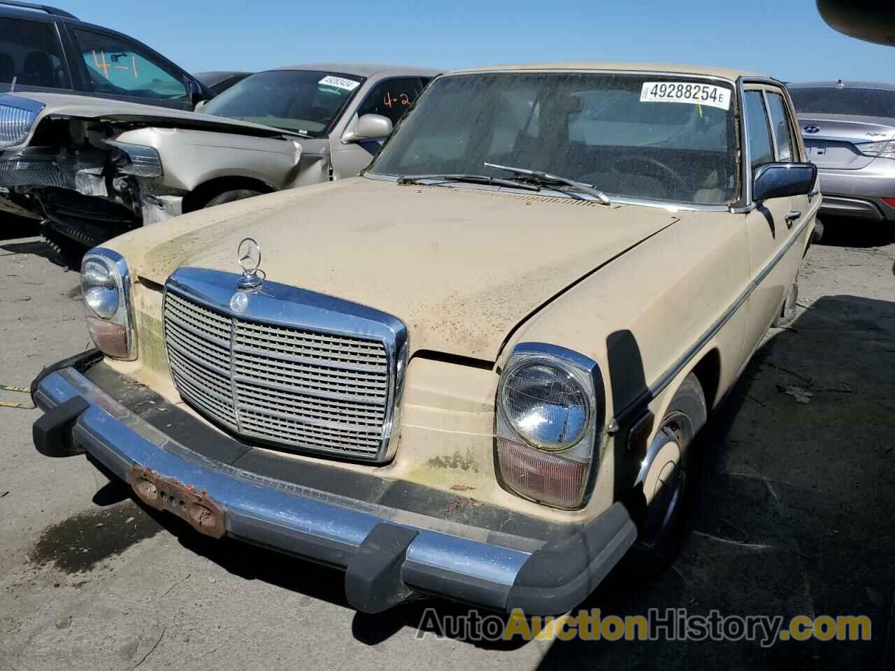 MERCEDES-BENZ 240-CLASS, 11511712103509