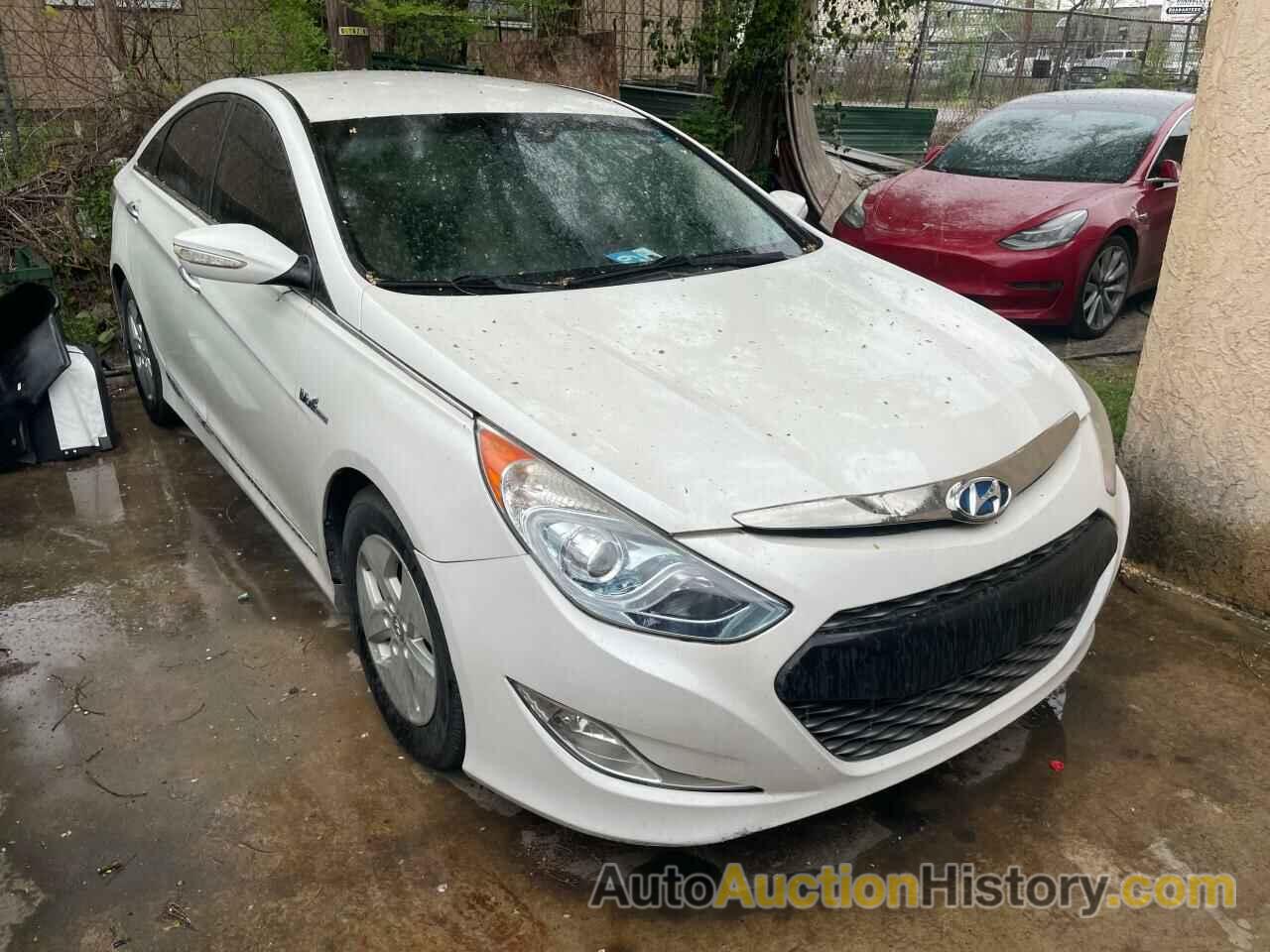 HYUNDAI SONATA HYBRID, KMHEC4A46CA041197