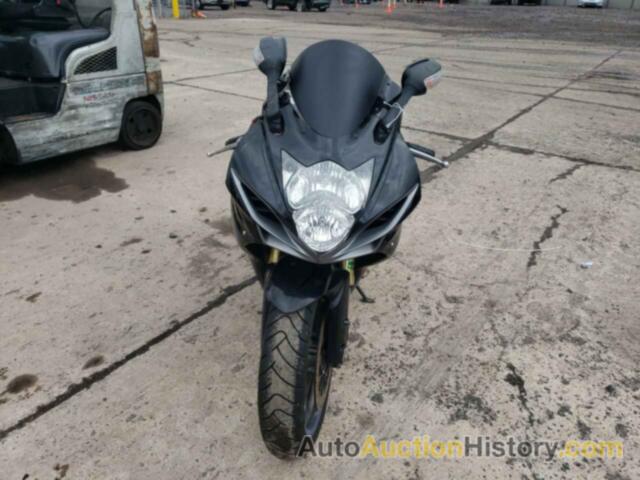 SUZUKI GSX750, JS1GR7MA3B2103561