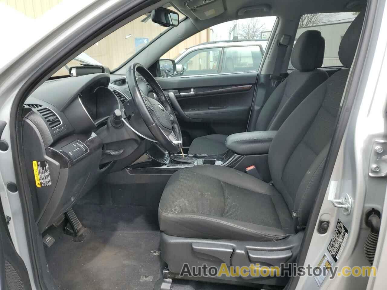 KIA SORENTO LX, 5XYKTCA6XEG532068