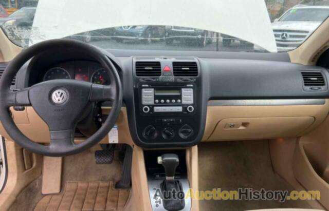 VOLKSWAGEN JETTA S, 3VWJM71K48M188559