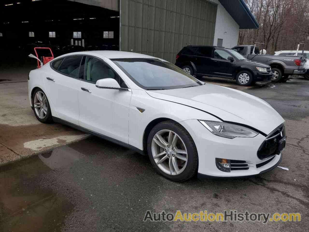 TESLA MODEL S, 5YJSA1CN6DFP06304