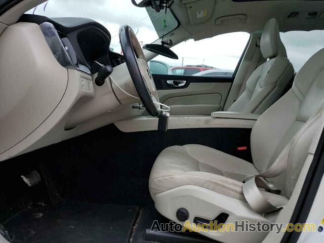 VOLVO XC60 T5 MOMENTUM, YV4102DK7L1590429