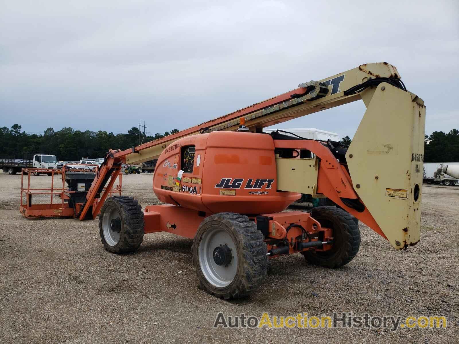 2011 JLG 600A LIFT, 0300143234