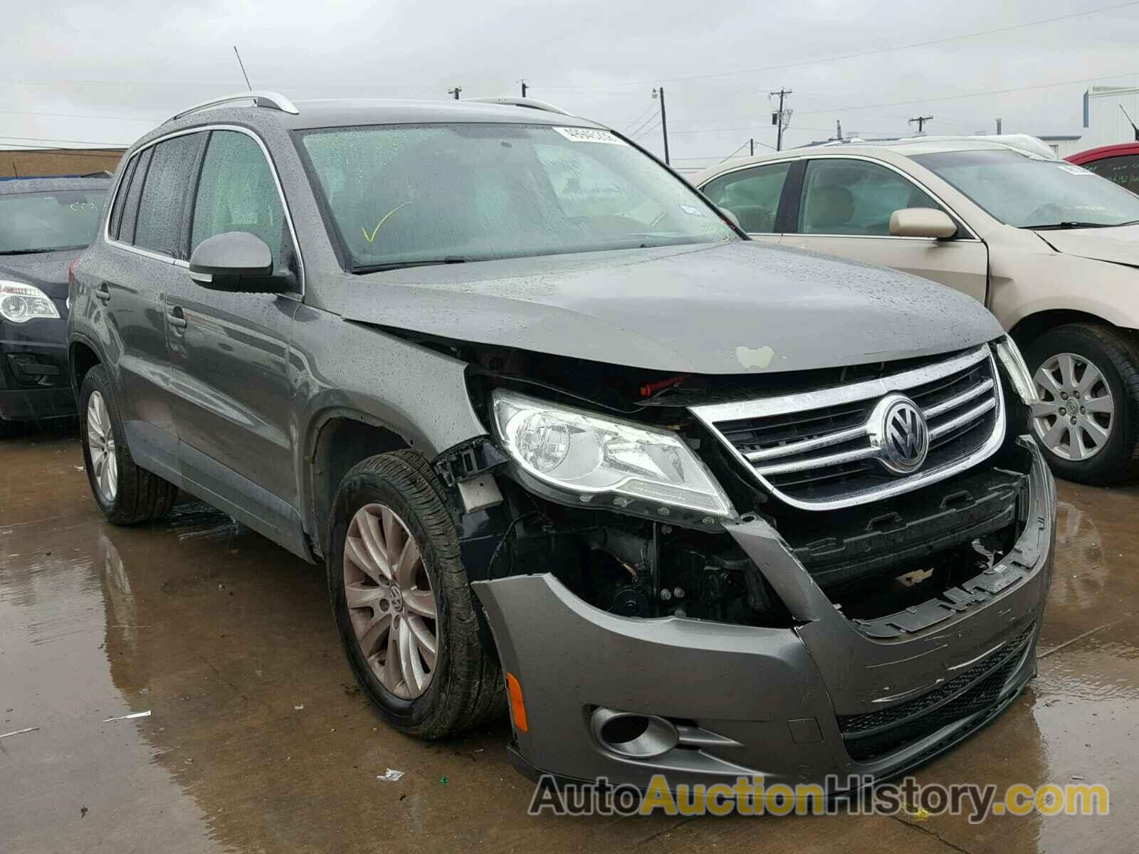 2010 VOLKSWAGEN TIGUAN S, WVGAV7AX8AW000865