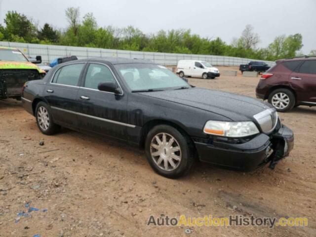 LINCOLN TOWNCAR SIGNATURE LIMITED, 2LNHM82VX9X610576