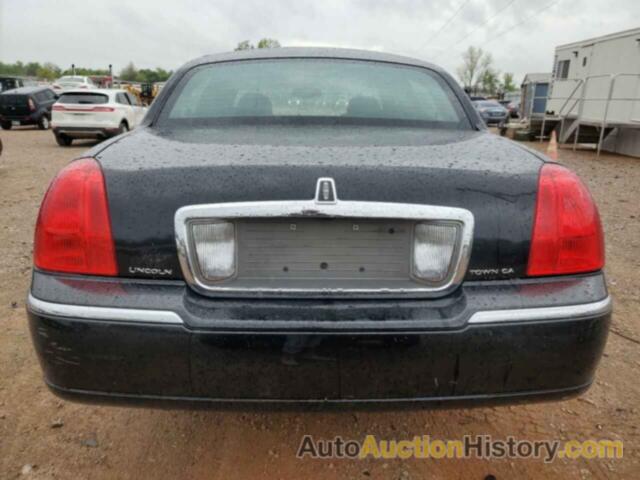 LINCOLN TOWNCAR SIGNATURE LIMITED, 2LNHM82VX9X610576