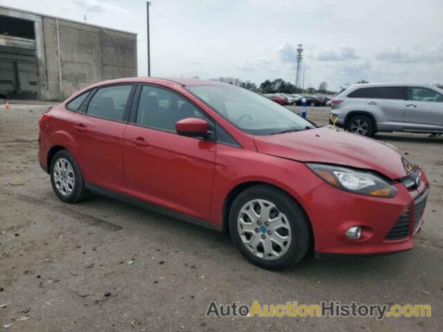 FORD FOCUS SE, 1FAHP3F29CL126259