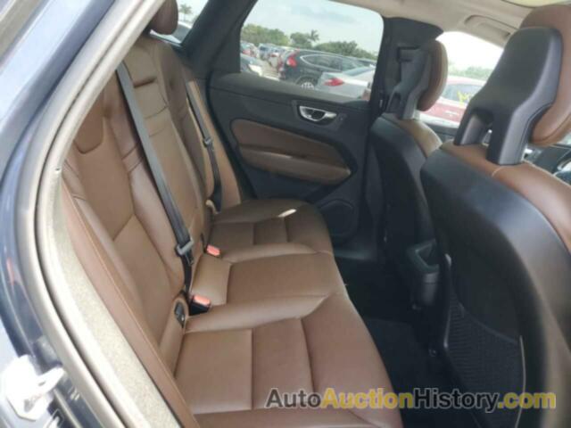 VOLVO XC60 T5 MOMENTUM, YV4102RK1J1003521