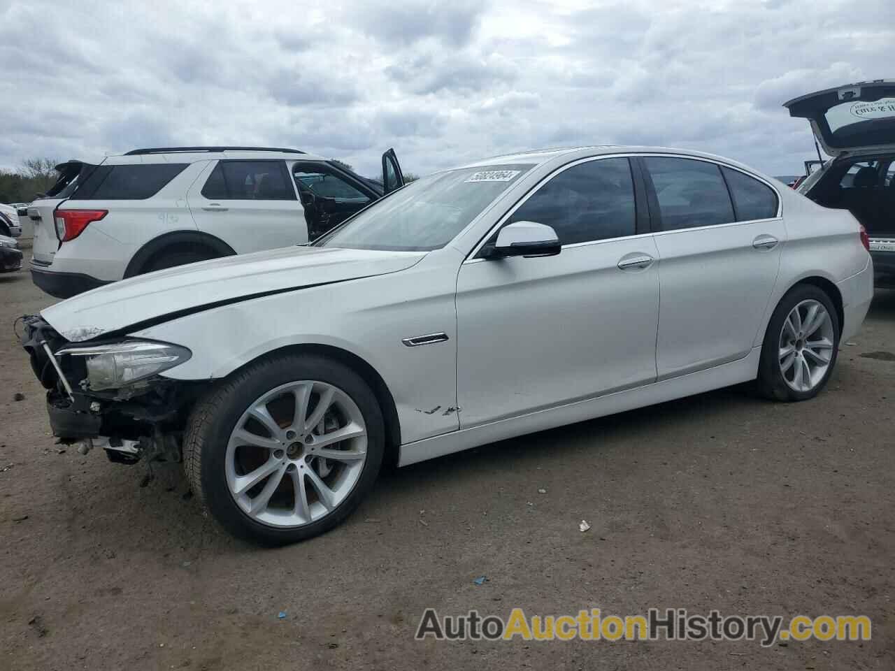 BMW 5 SERIES XI, WBA5B3C5XED533902