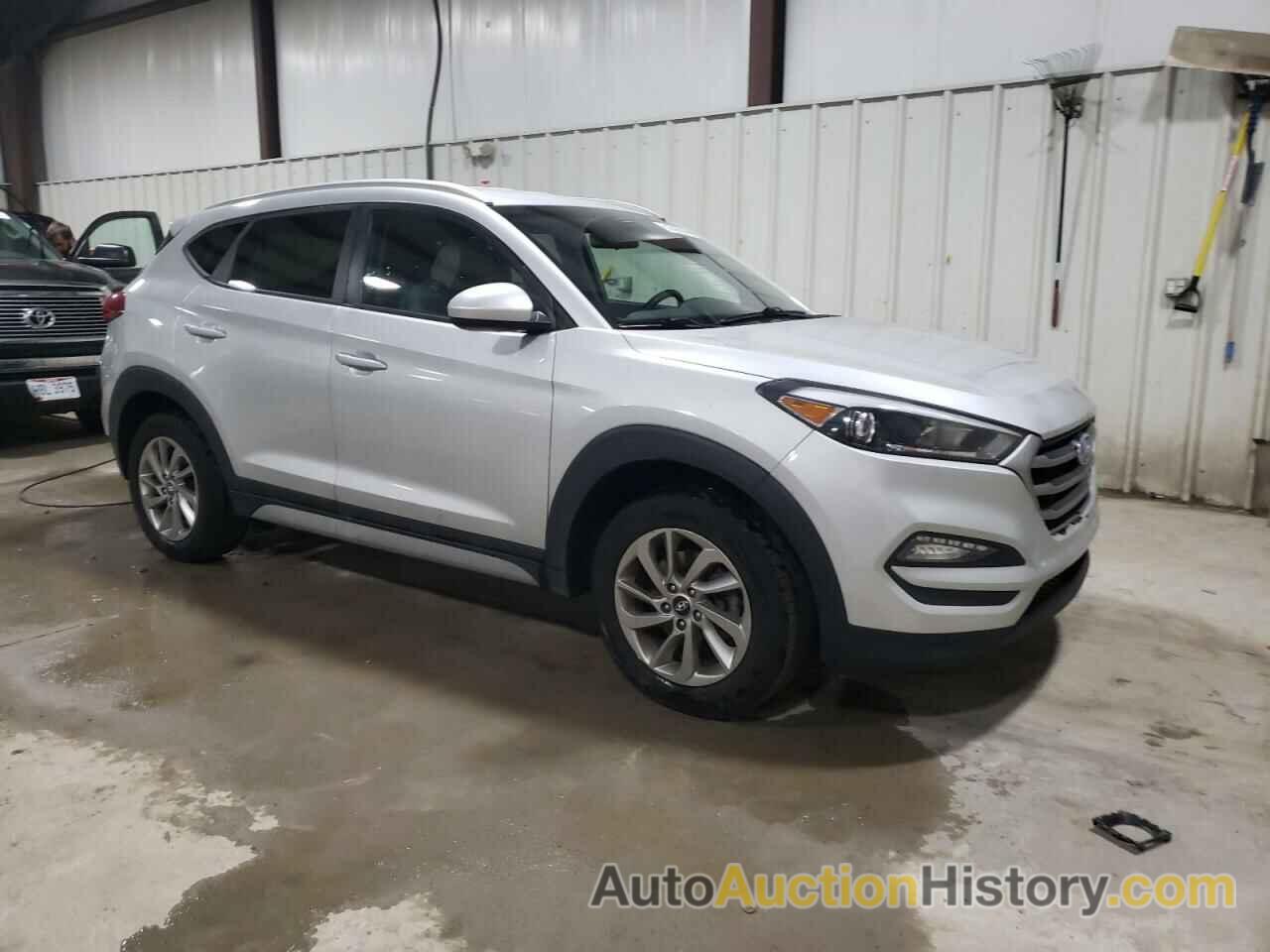 HYUNDAI TUCSON SEL, KM8J3CA49JU809694