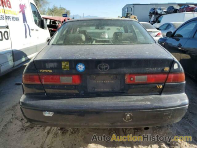 TOYOTA CAMRY LE, JT2BF28K8W0131395