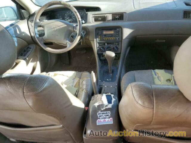 TOYOTA CAMRY LE, JT2BF28K8W0131395