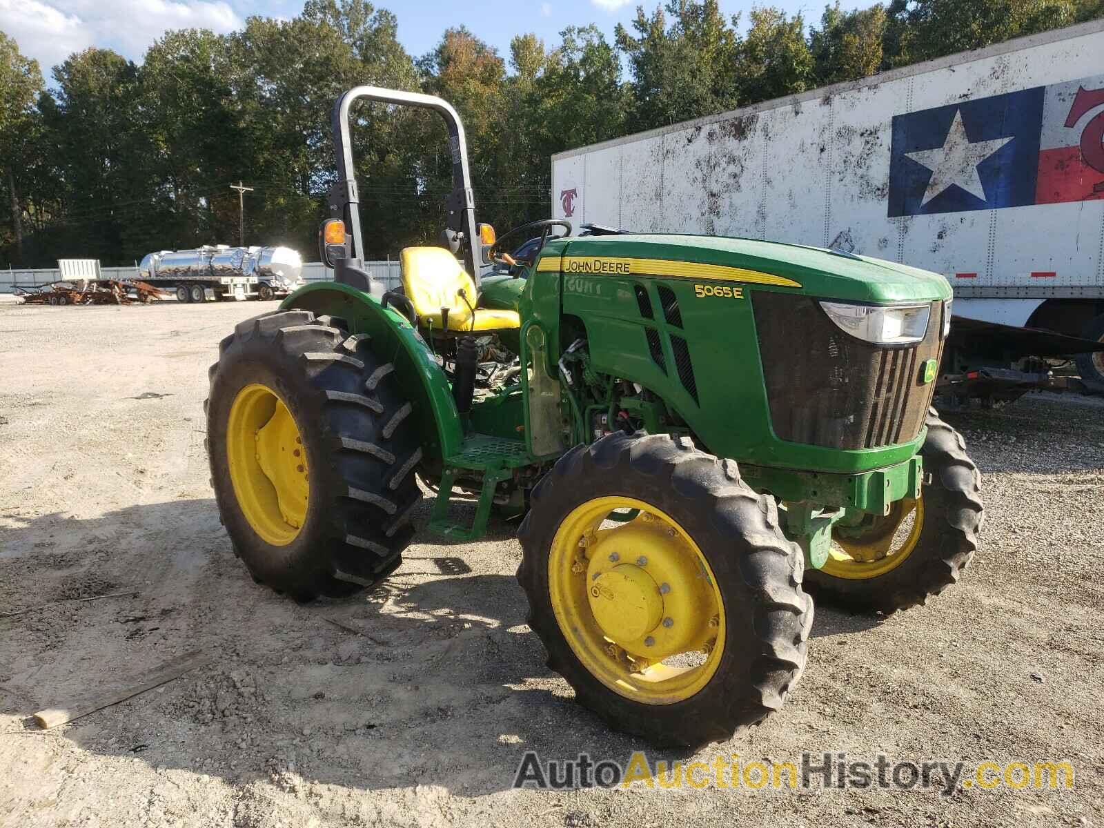 2017 JOHN DEERE 5065E, 1PY5065ECHH102127