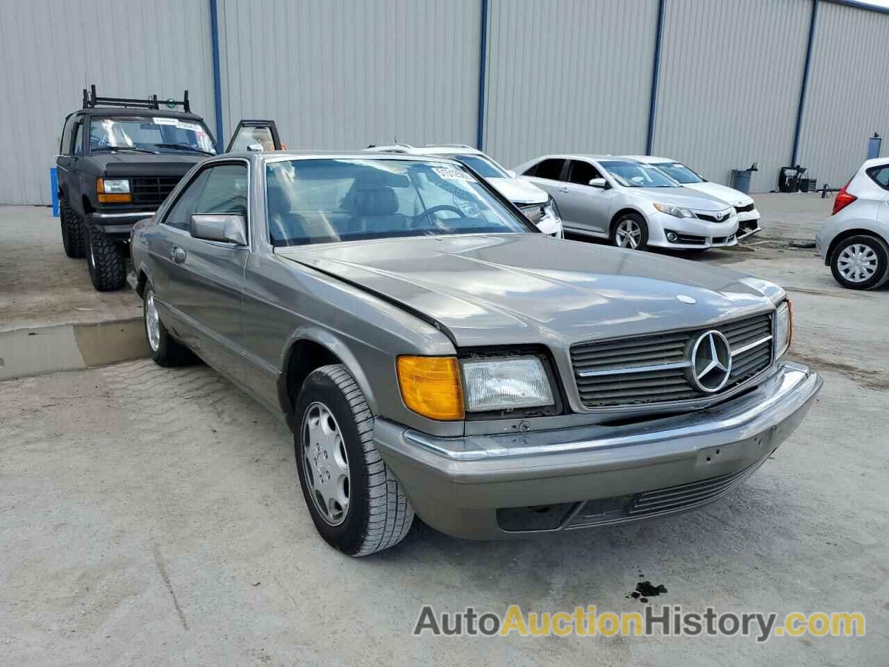 1986 MERCEDES-BENZ 560-CLASS SEC, WDBCA45D9GA248425