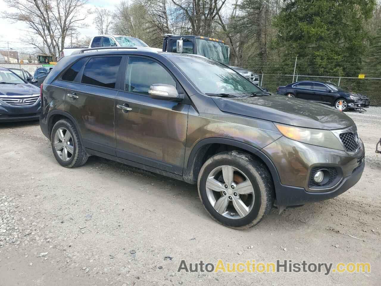 KIA SORENTO EX, 5XYKU4A67DG318608