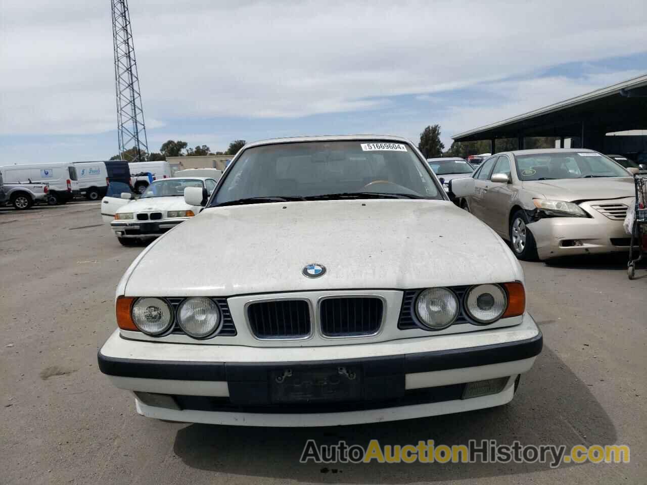 BMW 5 SERIES I, WBAHD5324SGB38197