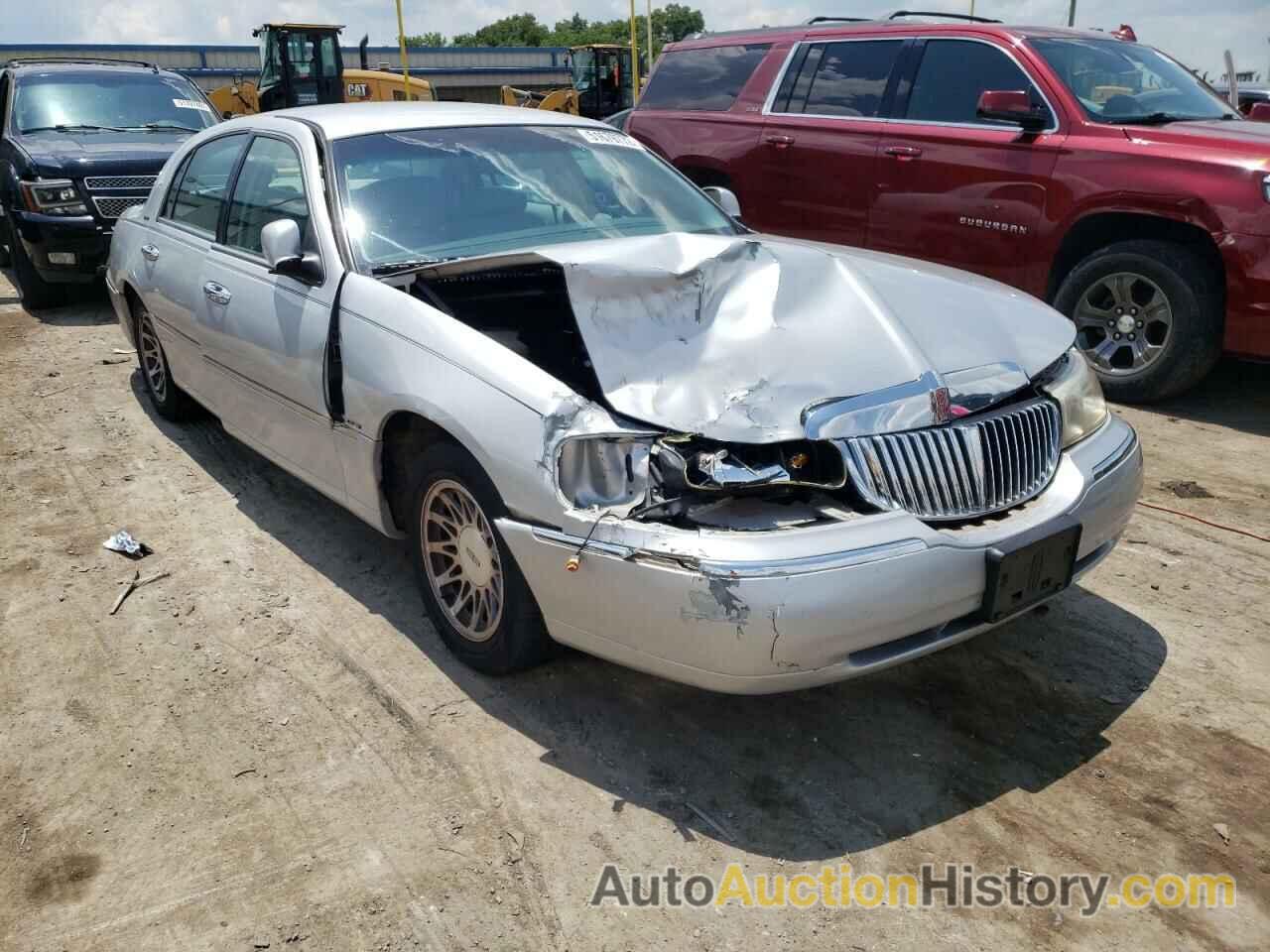 2000 LINCOLN TOWNCAR SIGNATURE, 1LNHM82W7YY837750