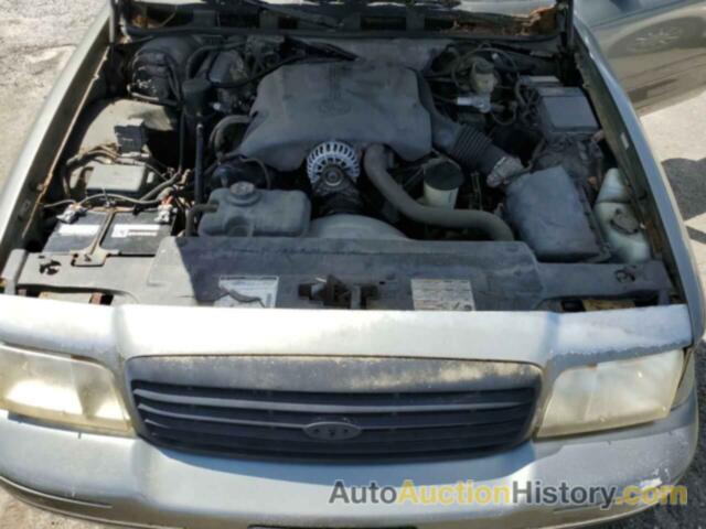 FORD CROWN VIC, 2FAFP73W9XX115776