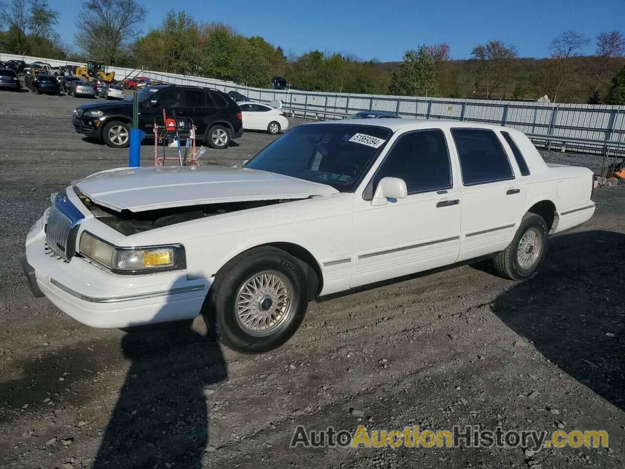 LINCOLN TOWNCAR SIGNATURE, 1LNLM82W3SY738702