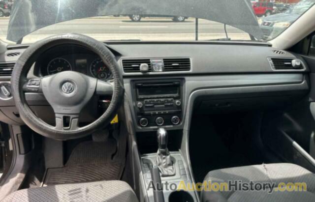 VOLKSWAGEN PASSAT S, 1VWAT7A34FC045072