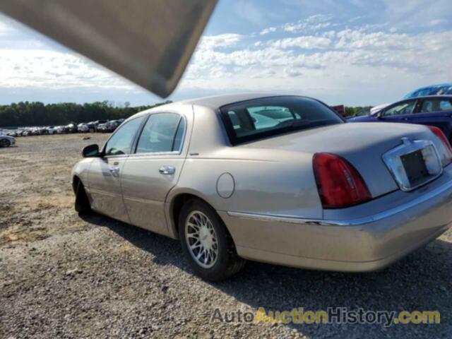 LINCOLN TOWNCAR SIGNATURE, 1LNHM82W32Y654403