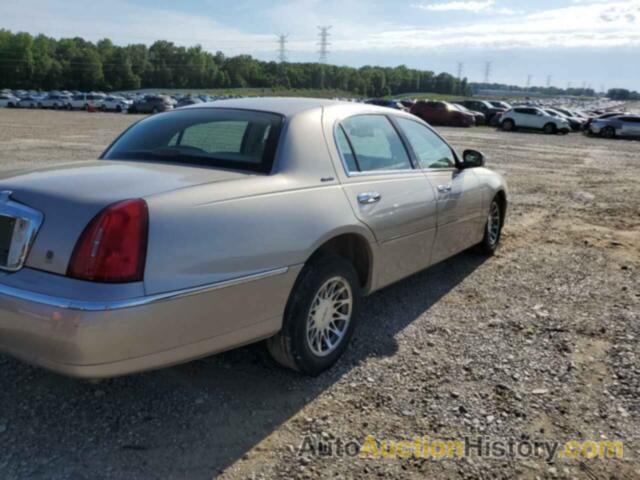 LINCOLN TOWNCAR SIGNATURE, 1LNHM82W32Y654403