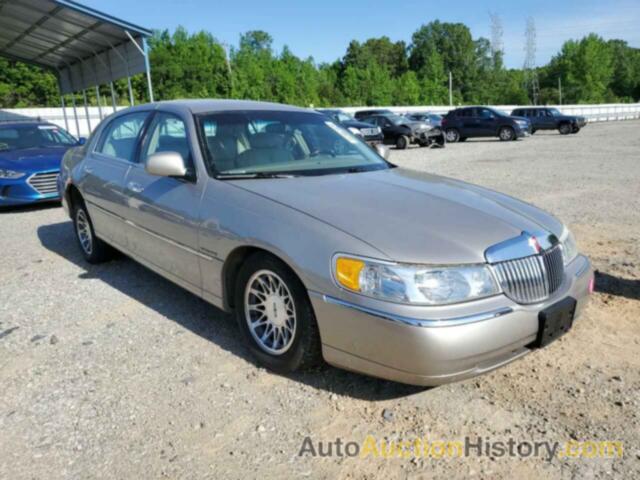 LINCOLN TOWNCAR SIGNATURE, 1LNHM82W32Y654403