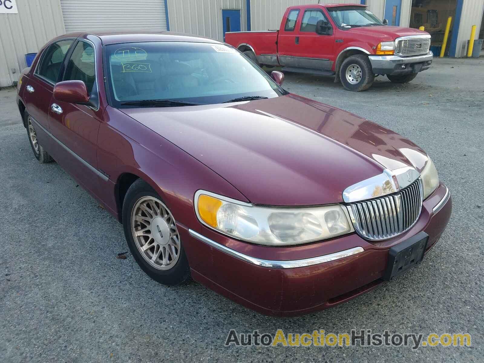 1998 LINCOLN TOWNCAR SIGNATURE, 1LNFM82W3WY722275