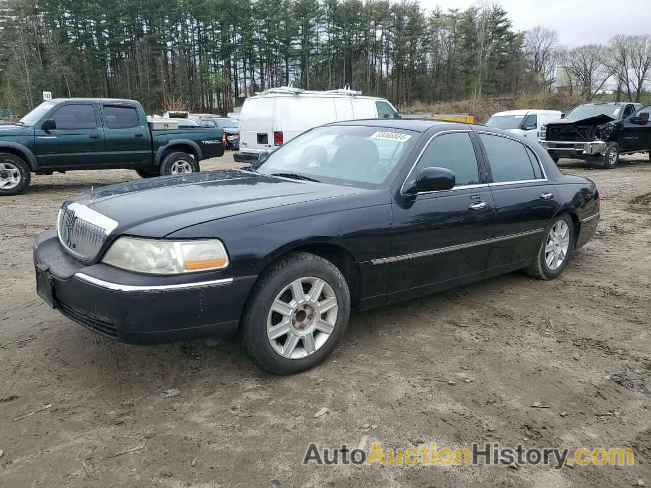 LINCOLN TOWNCAR EXECUTIVE, 1LNHM88W67Y608224